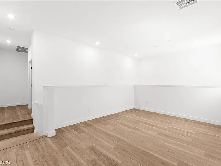 680 Echelon St — Photo 32