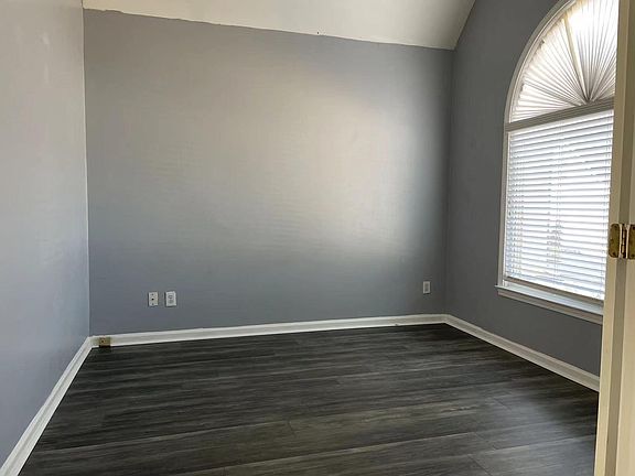 2nd image of 1000 Chandler Park Ct