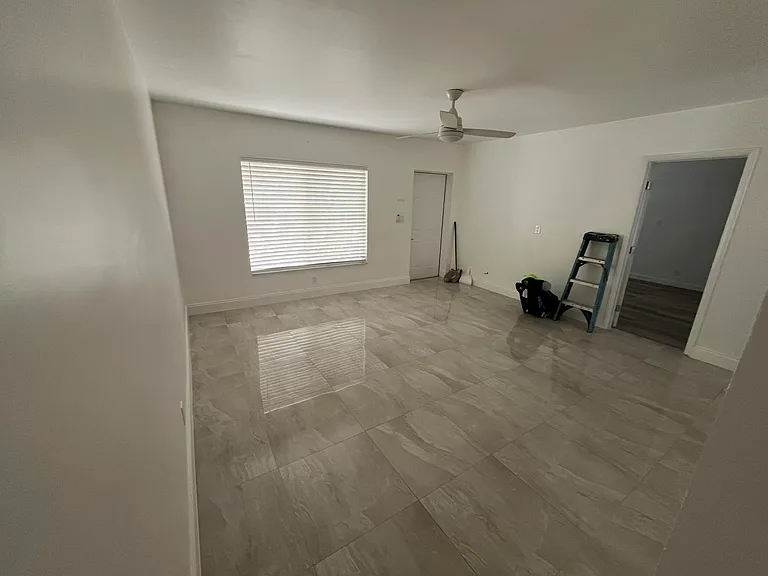 1019 SE 3rd St #3 — Photo 12