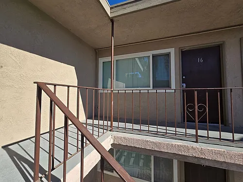 2100-2104 E Sunrise Ave Photo 1