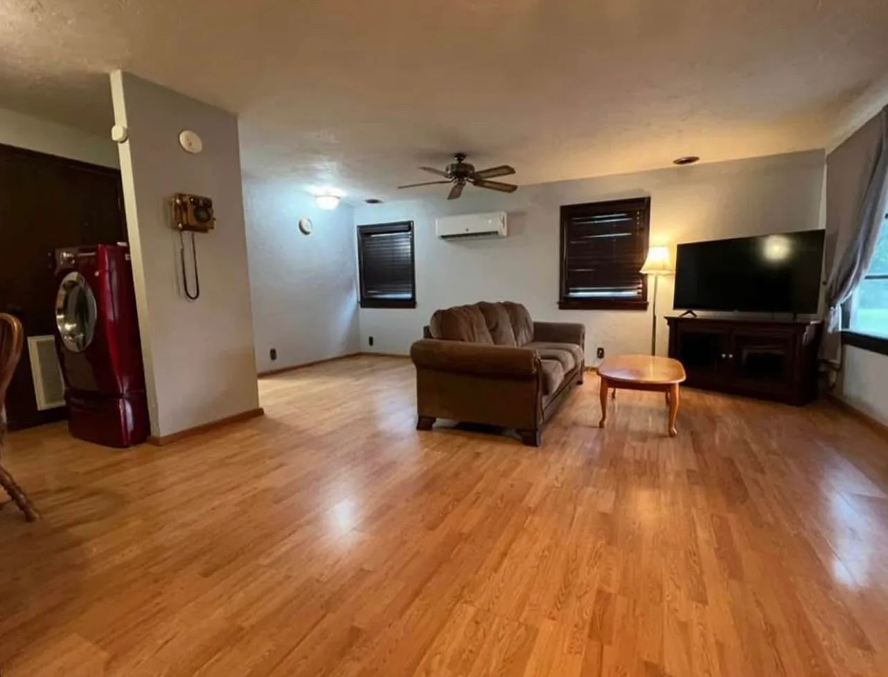 1 bed, $1,000 — Photo 2