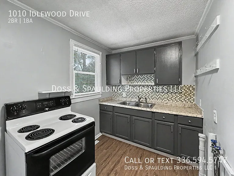 1010 Idlewood Dr — Photo 6