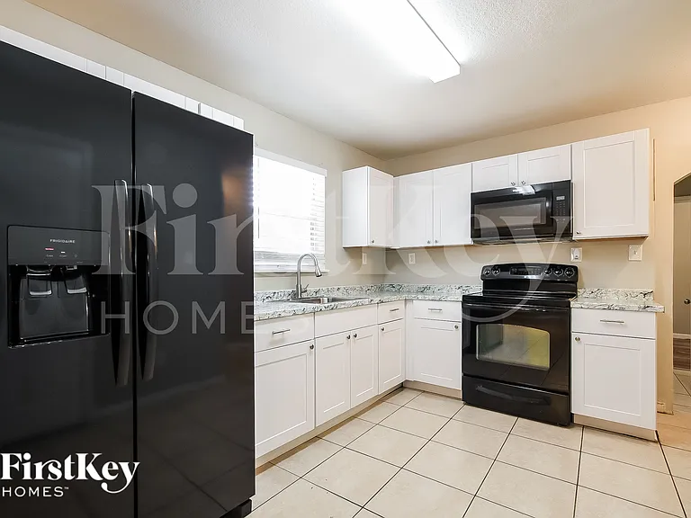 614 Huey St — Photo 7