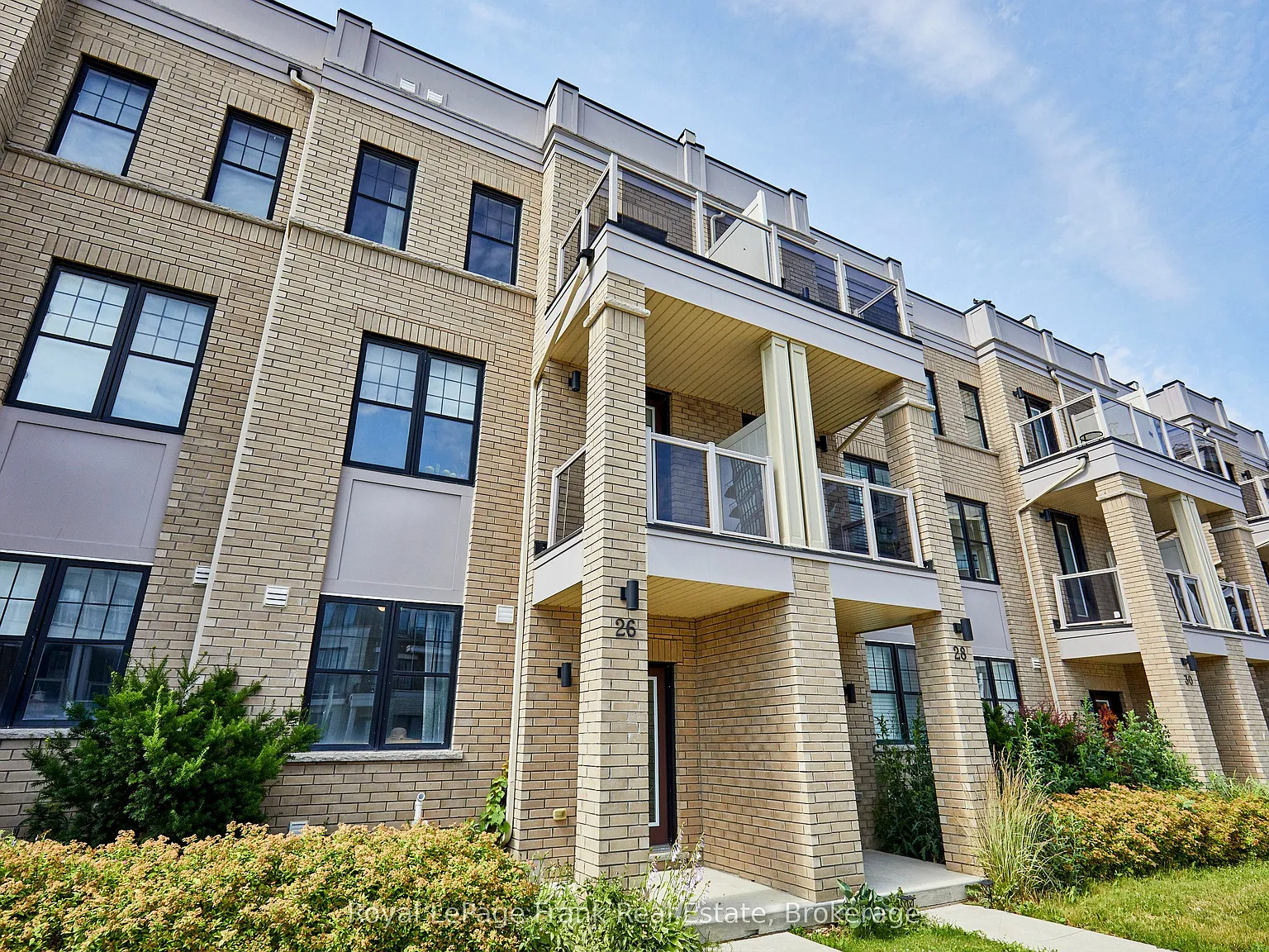 4 bed, $3,000 — Photo 1