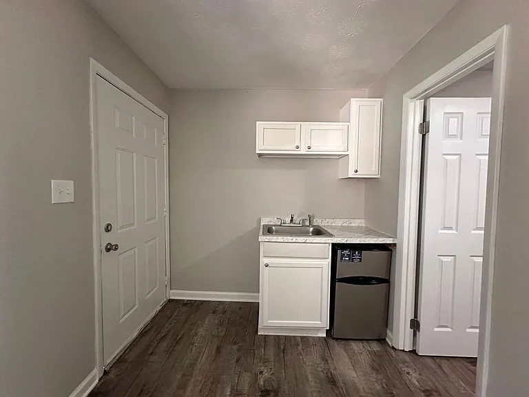 204 Courtyard Cir — Photo 31