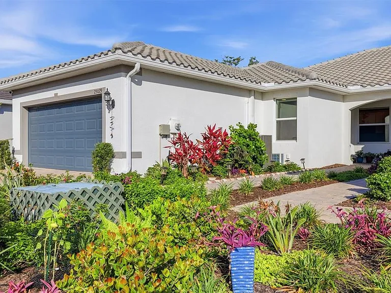 25029 Pearl Lake Cir — Photo 4