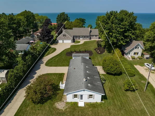 3300-3292 S Lakeshore Dr, Saint Joseph, MI 49085