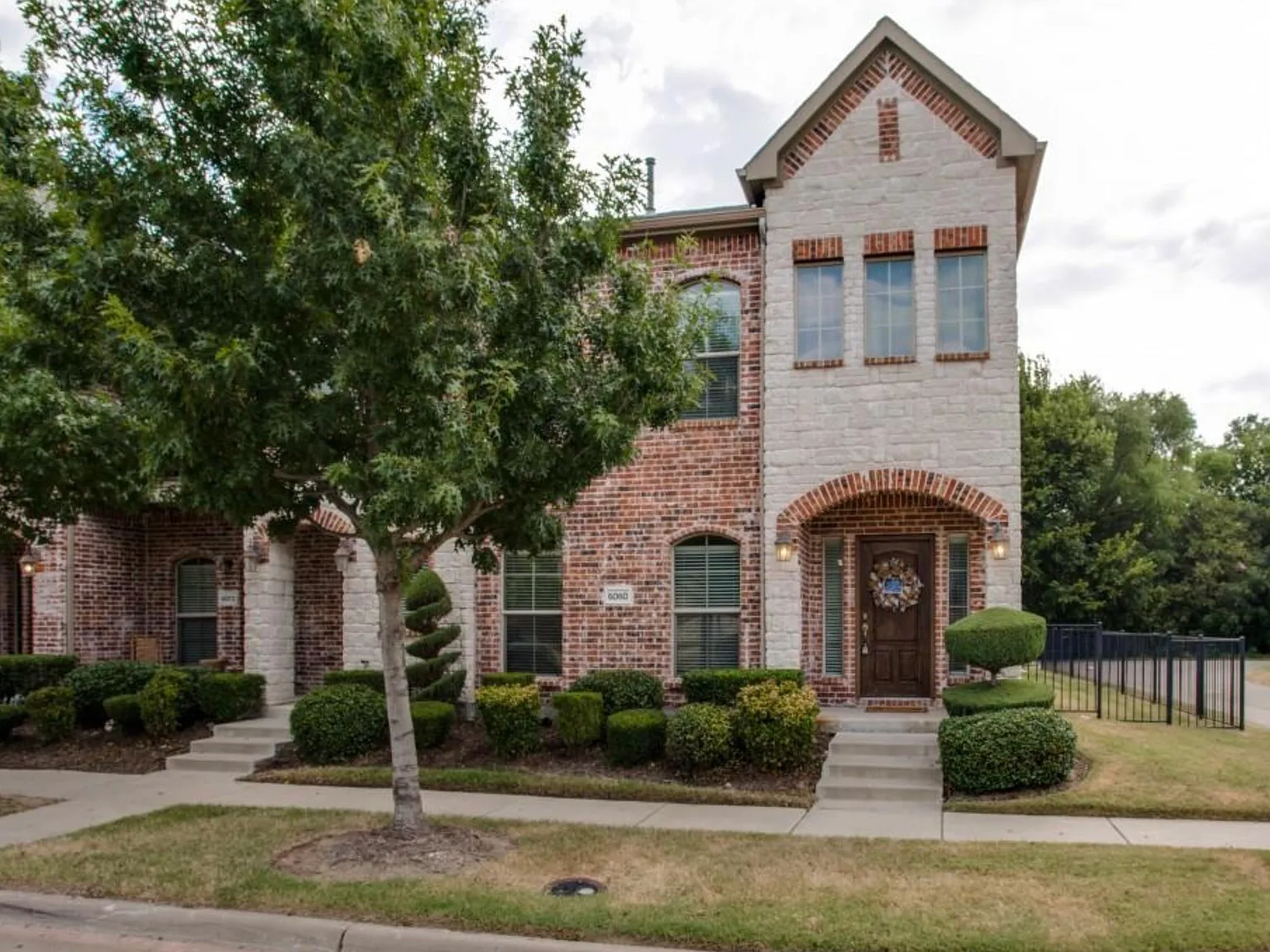 3 bed, 2243 sqft, $2,995 — Photo 2