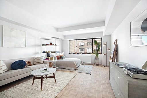 4th image of 200 E 87th St #12K