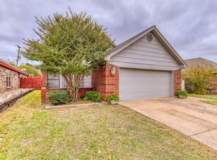 10708 Tall Oak Dr, Fort Worth, TX 76108