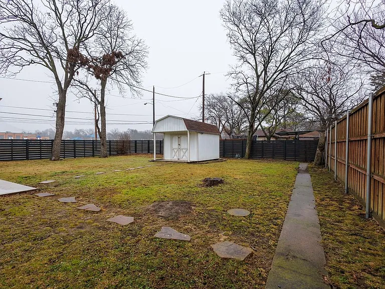 2540 Prichard Ln — Photo 25
