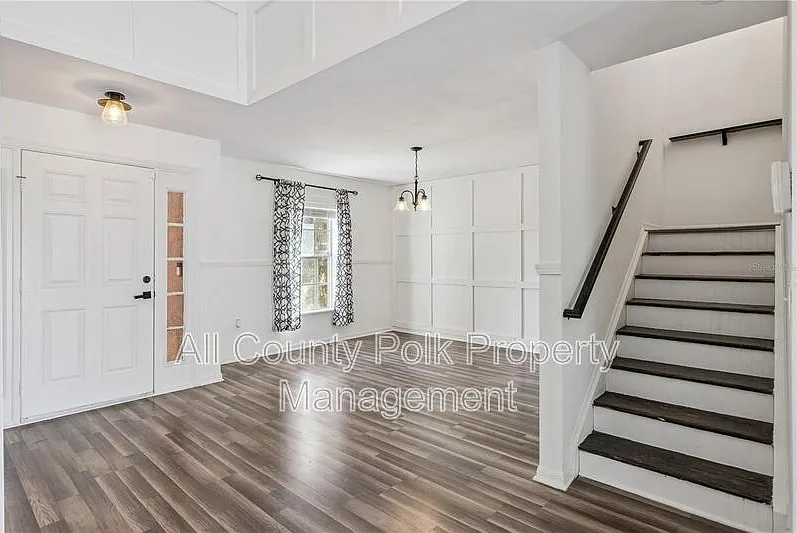 4 bed, 2.5 bath, 2817 sqft, $2,150 — Photo 3