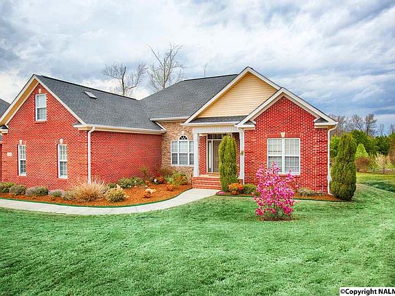 2nd image of 213 Twin Lakes Dr