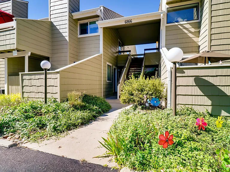 6866 Countryside Ln — Photo 3