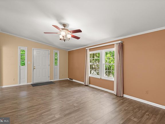 4th image of 925 Jones Dr