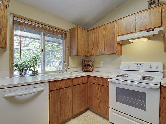 4th image of 10919 NE 86th Way