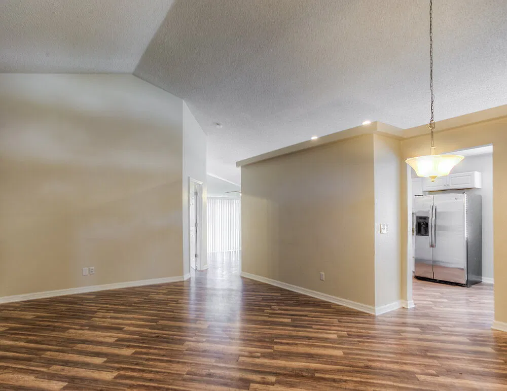 3 bed, 2.0 bath, 1498 sqft, $2,180 — Photo 2