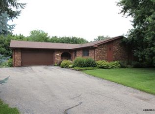 11123 Hidden Springs Ct, Dubuque, IA 52003