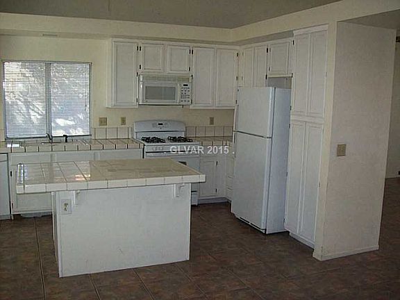 4th image of 5901 Waveland Dr