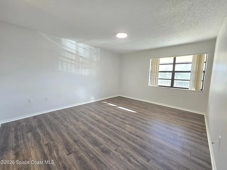 1037 Ellen Ct #1037 — Photo 7