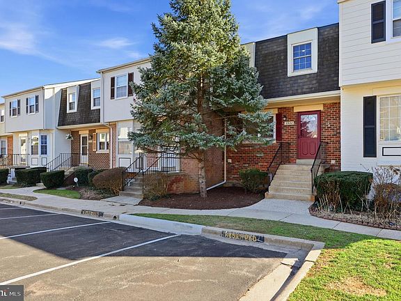 2nd image of 3922 Tynewick Dr #10