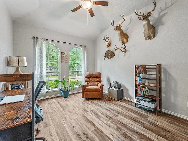 4304 Lucero Dr — Photo 16
