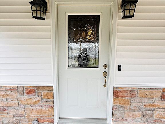 4th image of 413 SW 3rd St