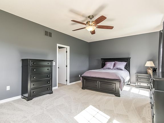 3rd image of 4645 Meadowgrove Dr
