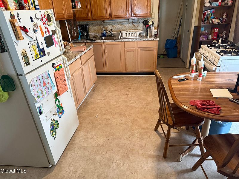 5th image of 79 Central Terrace