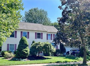1740 Easthill Dr, Bethlehem, PA 18017
