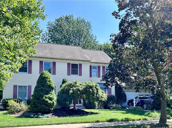 1740 Easthill Dr, Bethlehem, PA 18017