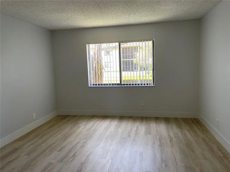235 Lakeview Dr #102 — Photo 9