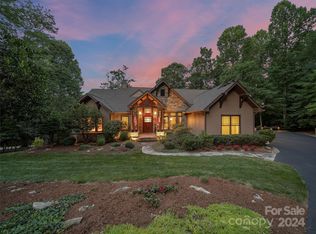 108 Bobby Jones Dr, Hendersonville, NC 28739