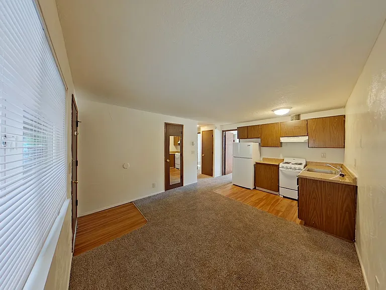 710 E 15th Aly — Photo 9
