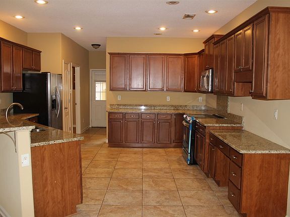 3rd image of 25 Northern Leaf Dr