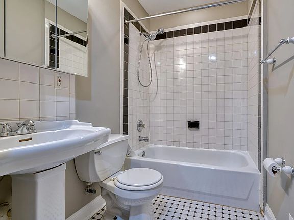 4th image of 1038 Light St #2