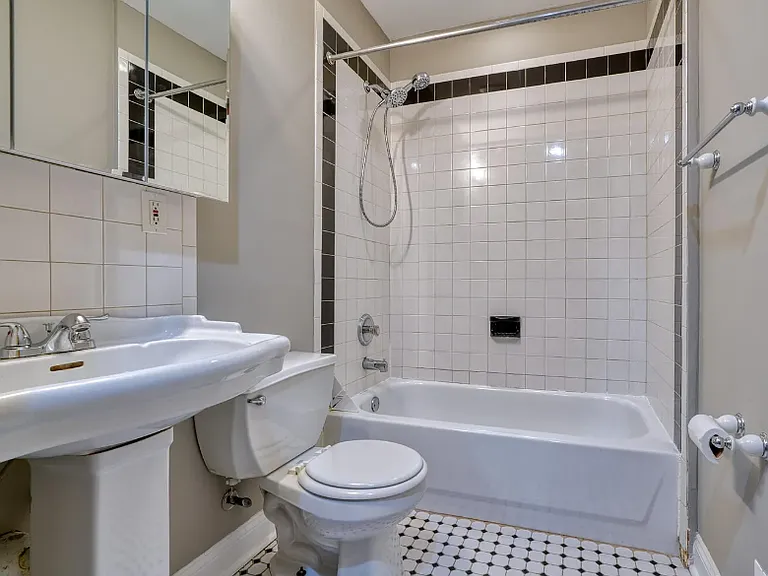 1038 Light St #2 — Photo 4