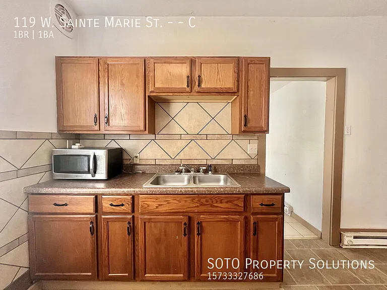 119 W Sainte Marie St #C — Photo 9