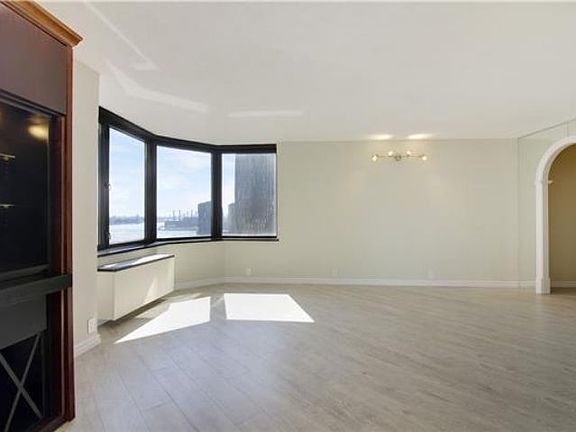 3rd image of 415 E 37th St APT 26D