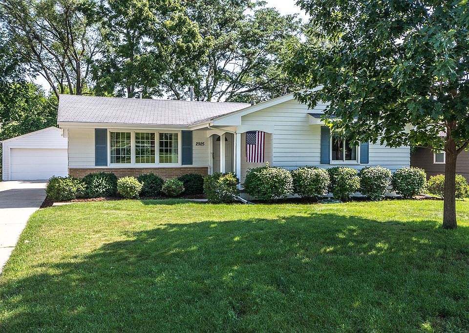 1st image of 2925 Meadow Ln