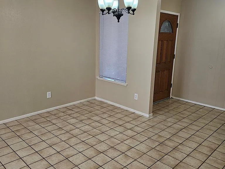 1784 Ben Franklin Ave — Photo 4