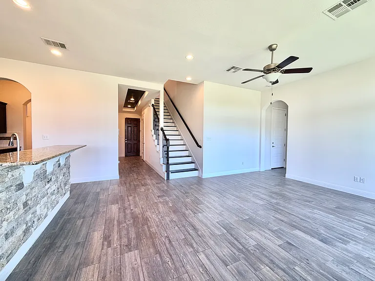 704 Gunning Cv — Photo 10
