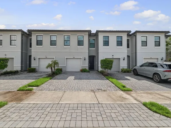4488 Appleton Circle E, Oakland Park, FL 33309