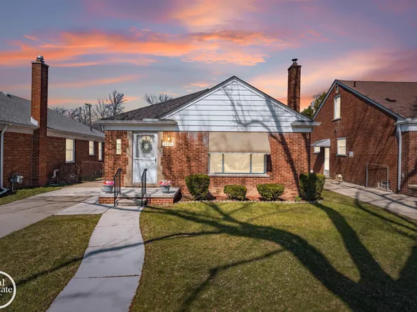 1988 Hollywood Ave, Grosse Pointe Woods, MI 48236