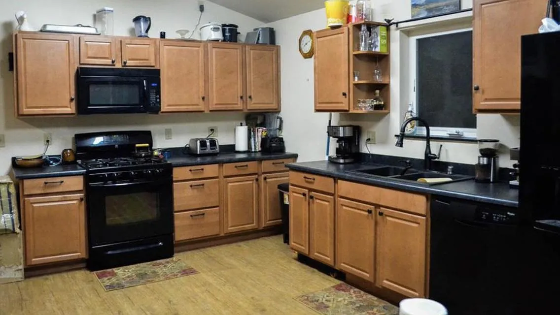 4 bed, $2,800 — Photo 2
