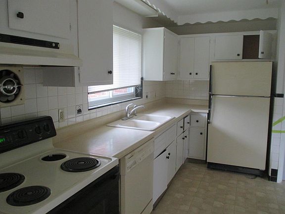 5th image of 3510 Moonridge Dr