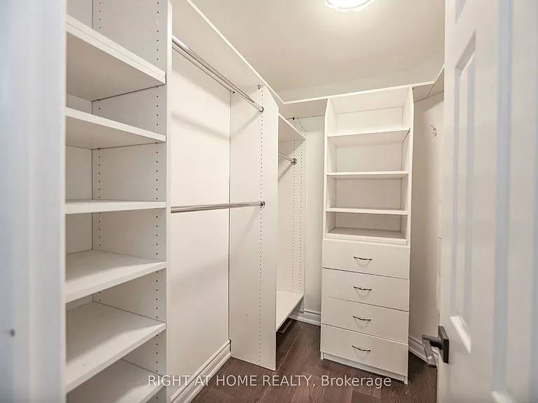 89 W Yonge Blvd NW — Photo 33