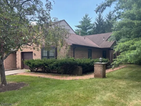 7 Kelly Ct, Lebanon, NJ 08833