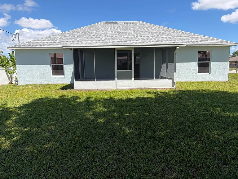 1682 SW Glacador Ave — Photo 14