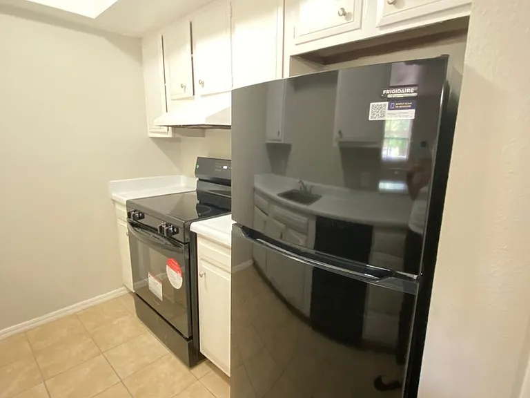 Spacious 1 Bed 1 Bath — Photo 7